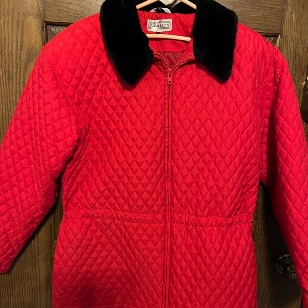 Ladies quilted jacket with a black collar.
